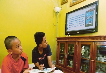 The Education Ministry will host a 'live lesson' on Oman TV for GED students